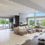 Modern With Incredible Panoramic Views 公寓 *
