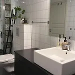Modern With Incredible Panoramic Views 公寓