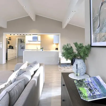 Modern With Incredible Panoramic Views Apartman