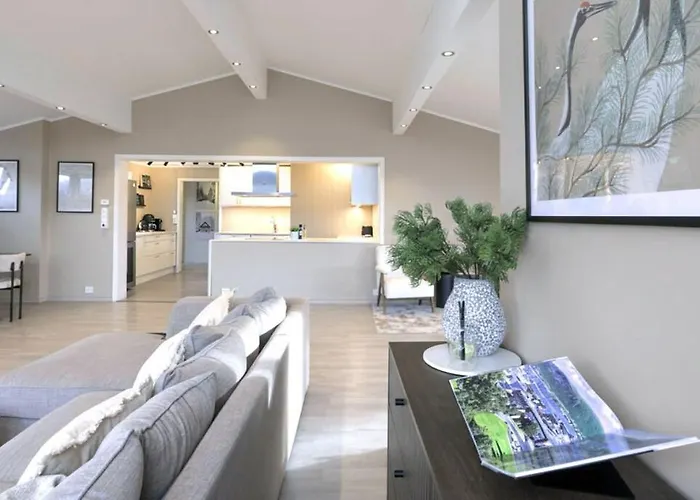 Modern With Incredible Panoramic Views Appartement